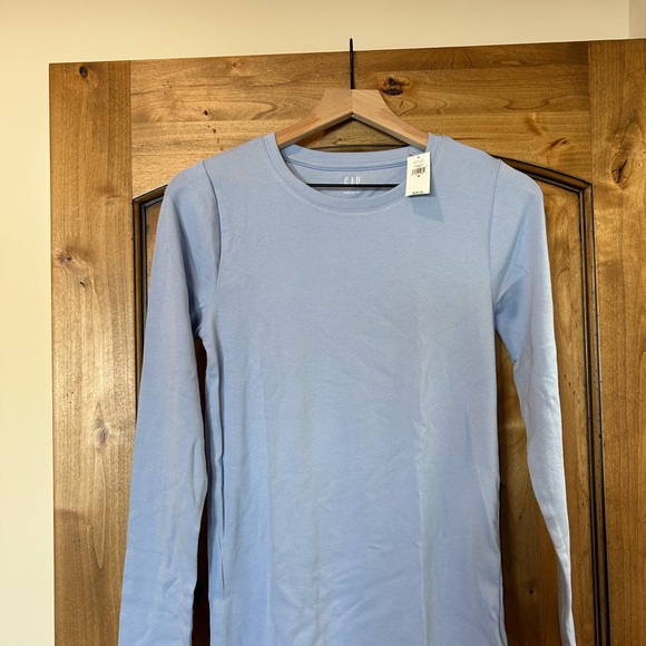 NWT GAP Soft Blue Crew Neck Tee - Picture 2 of 5